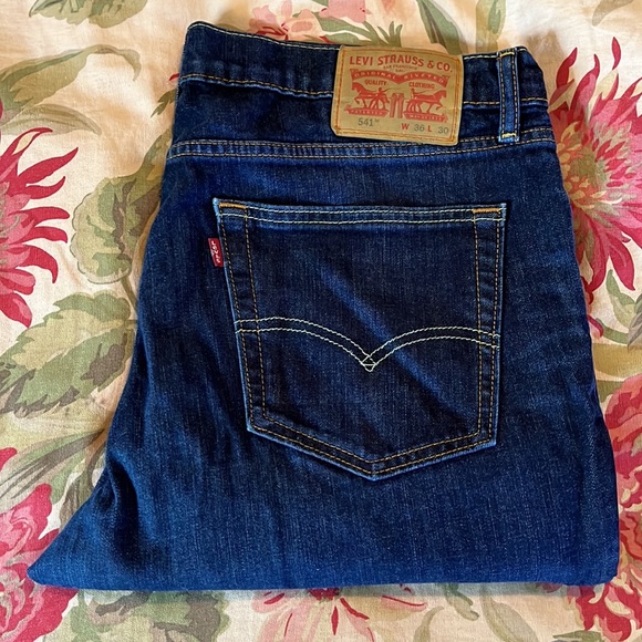LEVIS size 36W x 30L 541 Style Jean Cotton Stretch StraightLeg ZipperFly
$79 - Picture 3 of 16
